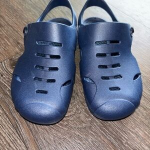 Okabashi size 11 navy slip on sandals like new